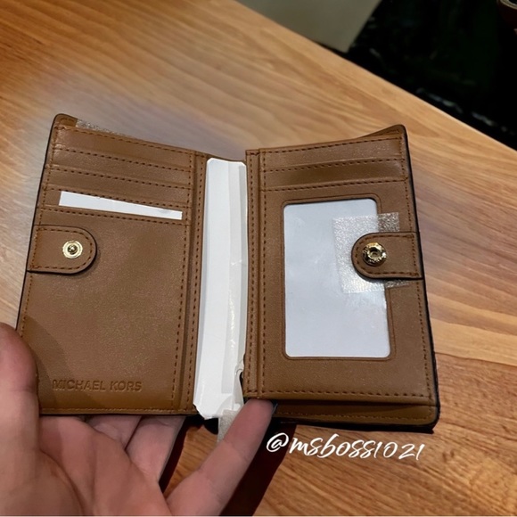 Michael Kors Mercer Gallery Mid Center Zip Tote+Wallet - Picture 5 of 5